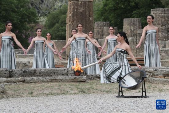 天富官方注册：巴黎奥运会火种在希腊古奥林匹亚遗址成功采集